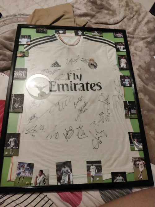 maillot de ronaldo sigme par toute l'equipe , saison 2013
