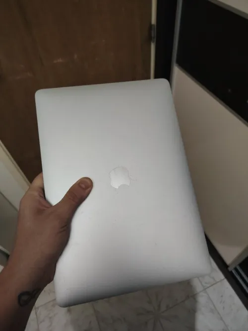 Macbook pro touchbar 2018 ramené des usa cycle de charge 40