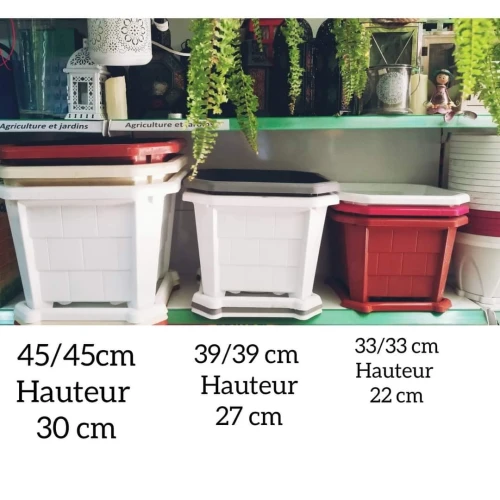 Pot caré en plastique 