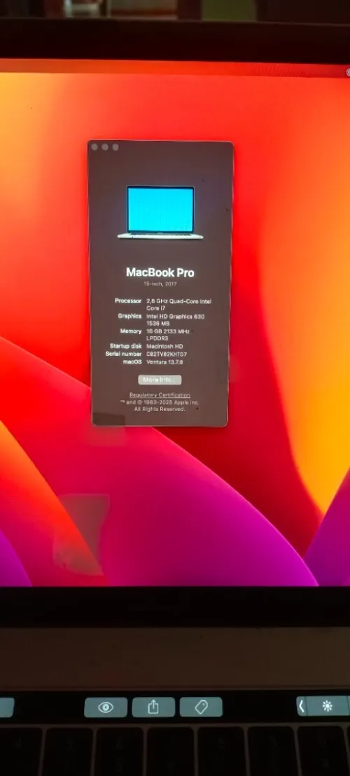 MacBook pro 2017 touch bar 15.4