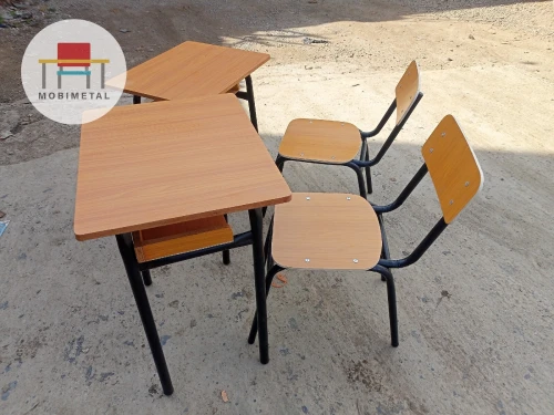 طاولات و كراسي لمختلف الأطوار 