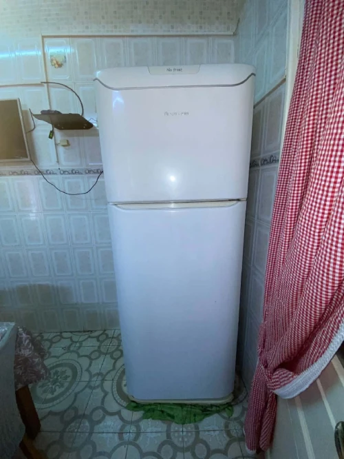 Réfrigérateur Ariston nofrost très bon état