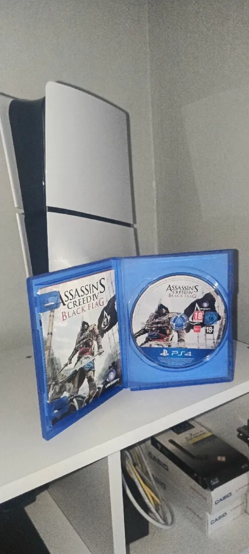Play station 5 slim + cd assassin's creed black flag