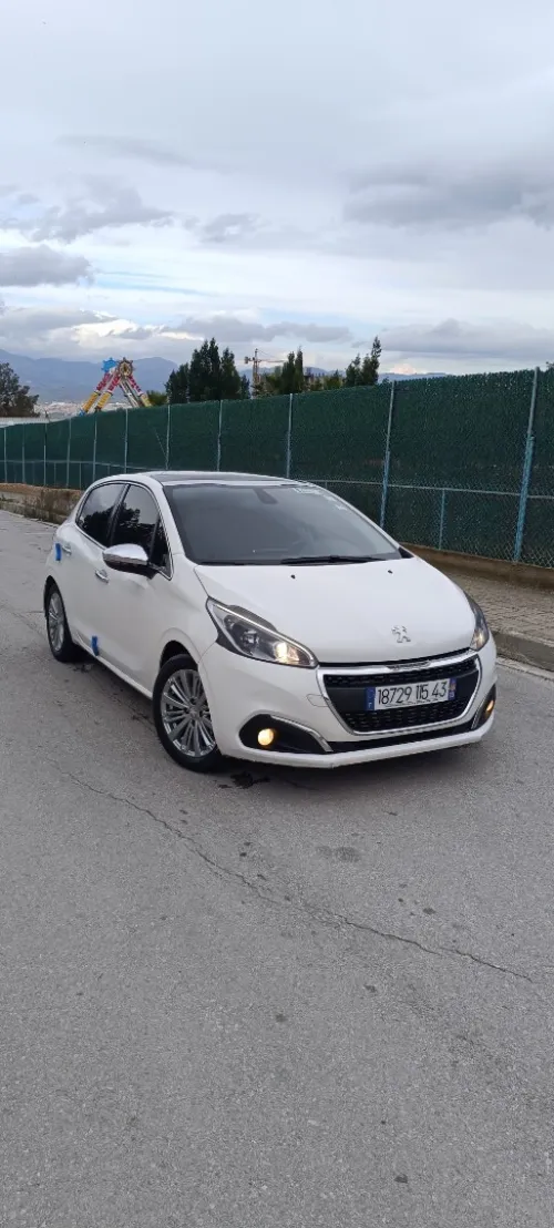 Peugeot 208 2015 Access Facelift