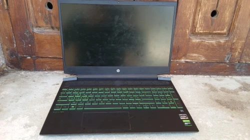 Laptob hp pavilion gaming  15  Gpu:gtx1650 ti CPU:Ryzen 5 4600 H Ram:16gb ddr4 Écran ips FHD 1080p