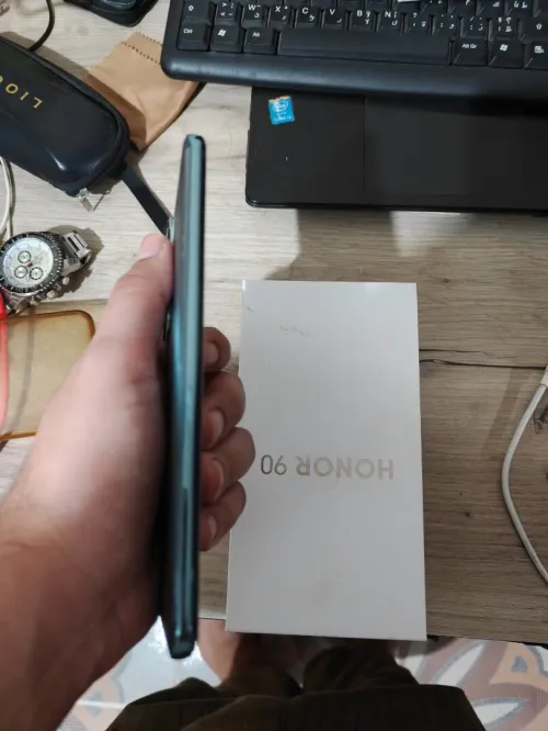 Honor 90