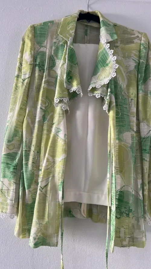 Ensemble taille 38 vest vert cakee pantaloon blanc vendre