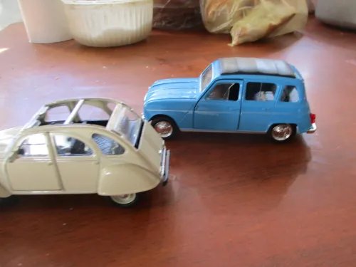 je vend voitures miniatures