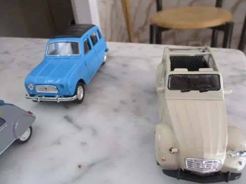 je vend voitures miniatures