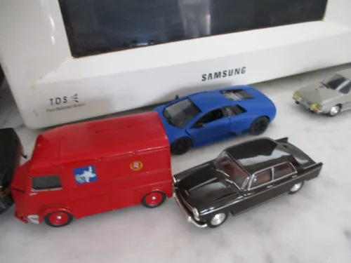 je vend voitures miniatures