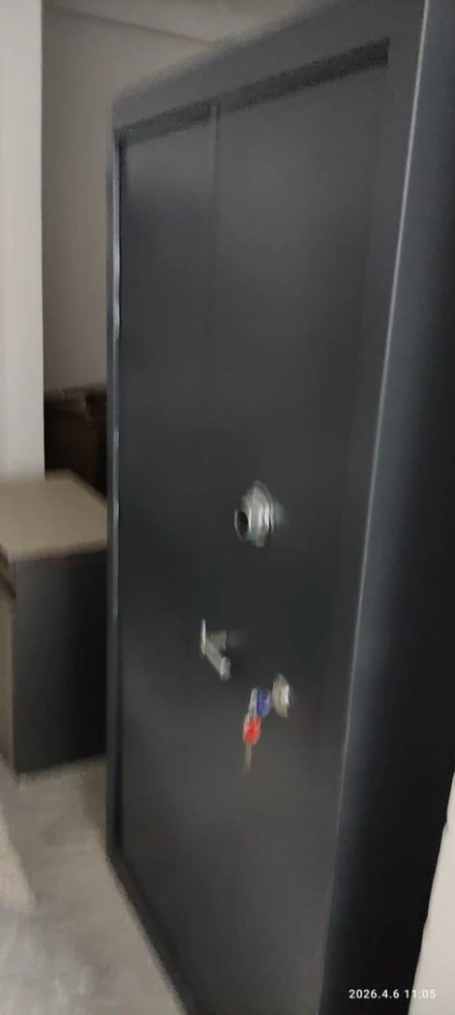 Armoir metalique avec serrure