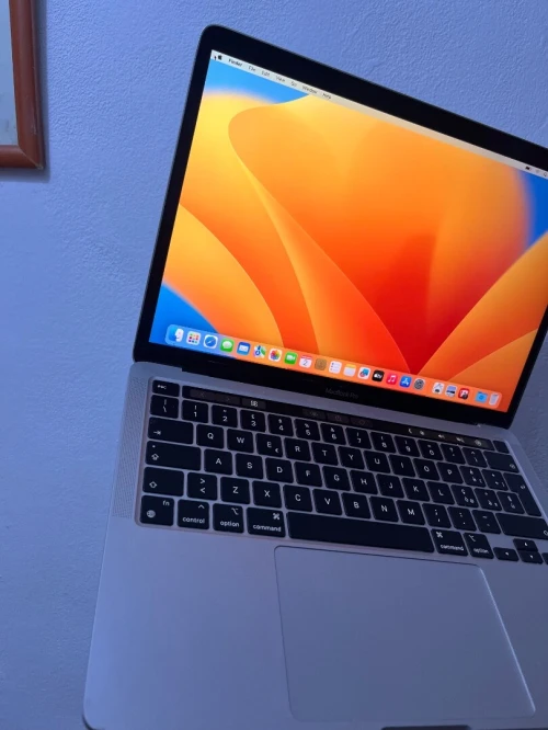Macbook pro 2022 M2 8gb 512gb touchbar