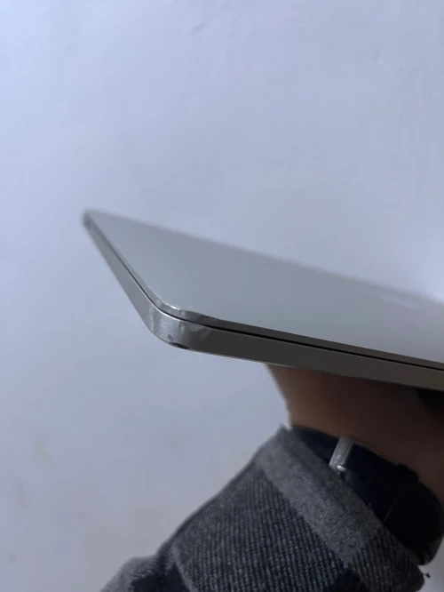 Macbook pro 2022 M2 8gb 512gb touchbar