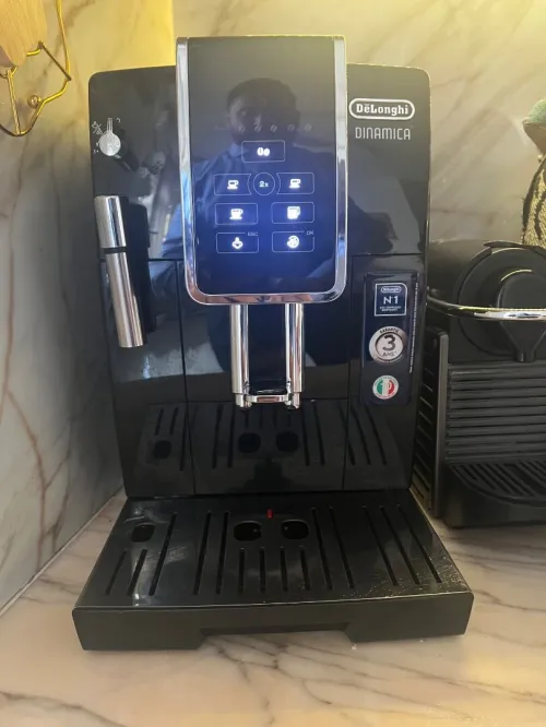 Machine à café broyeur Delongui