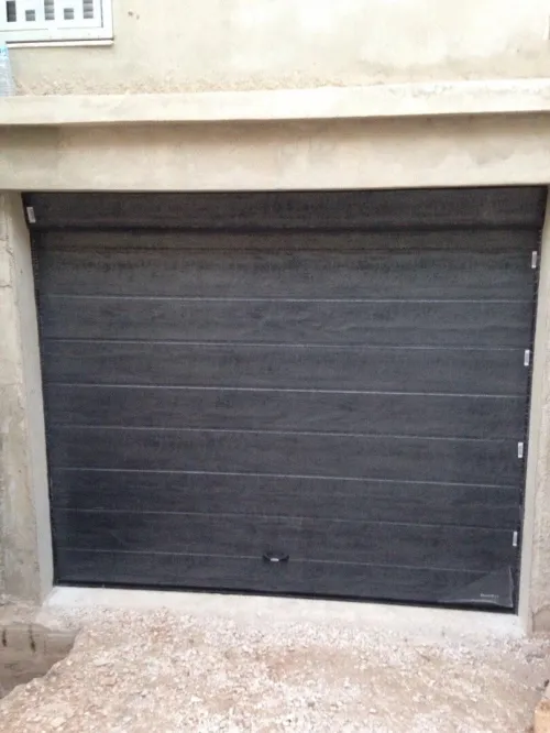 Porte Sectionnelle industrielle et résidentielle en panneau sandwich (أبواب  مقطعية صناعية منزلية)