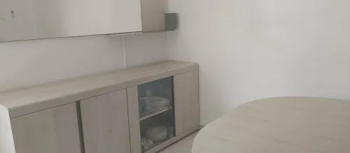 Table à manger avec bahut et miroir