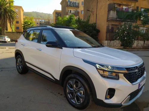 Kia Seltos 2025 Luxury with Blackroof
