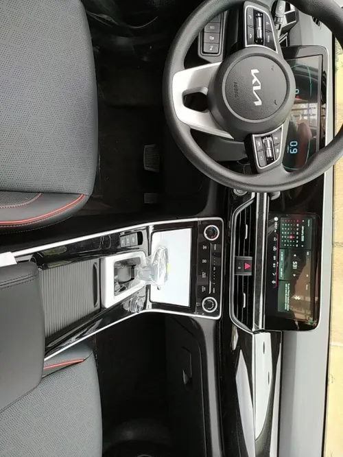 Kia Seltos 2025 luxury with Blackroof