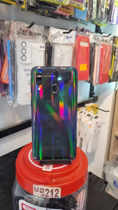 Samsung A40 