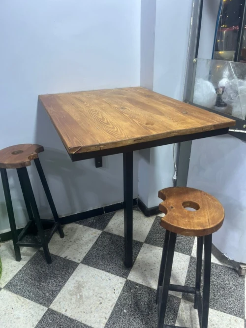 4 TABLE + 10 CHAISES