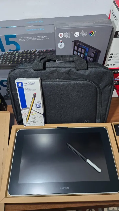 Wacom One 13 Tablette Graphique pro Pack cartable + stylo bonus