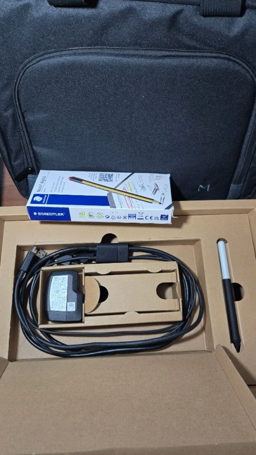 Wacom One 13 Tablette Graphique pro Pack cartable + stylo bonus