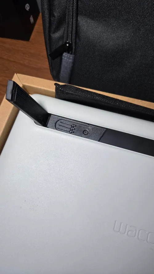 Wacom One 13 Tablette Graphique pro Pack cartable + stylo bonus