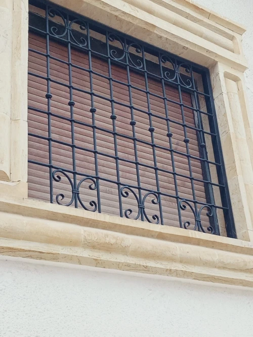 Ferronnier et menuiserie métallique.