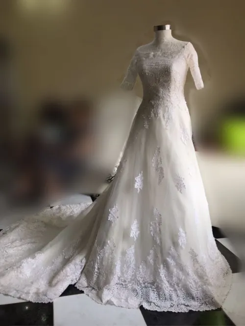 Des robes blanches à vendre 