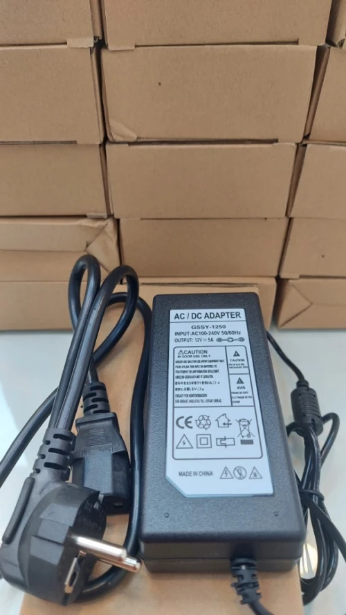 Adaptateur 12V 5A CCTV