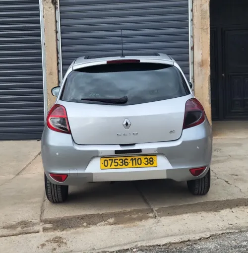 Renault Clio 3 2010 Night & day