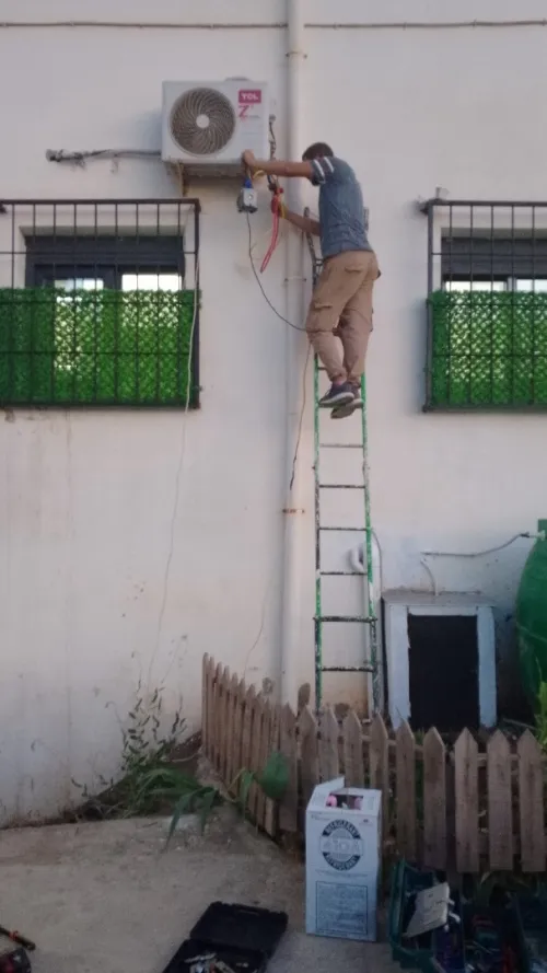 Réparation climatiseur ,Recharge gaz climatiseur  (gaz réfrigérant) R22 R410