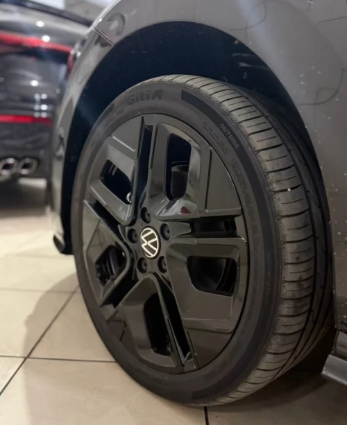 Volkswagen Golf 8 2025 Pro R-line
