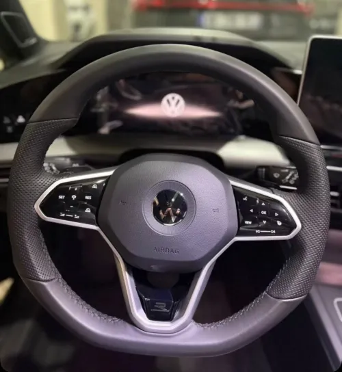 Volkswagen Golf 8 2025 Pro R-line