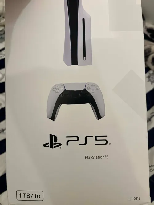 PS5 1TB avec lecteur CD NEUVE jamais utilisée