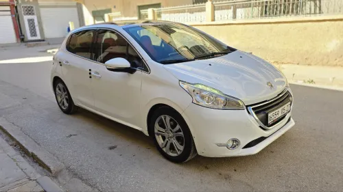 Peugeot 208 2015 Allure