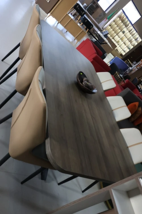 Table à manger En bois  avec chaises beige  *Élégance moderne et chaleur naturelle*