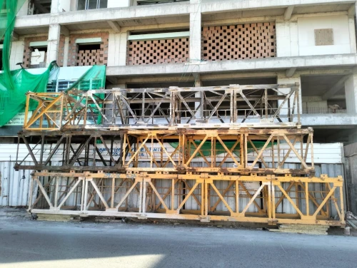 éléments de mât pour grue à tour fixe