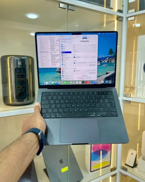 MacBook Pro M5