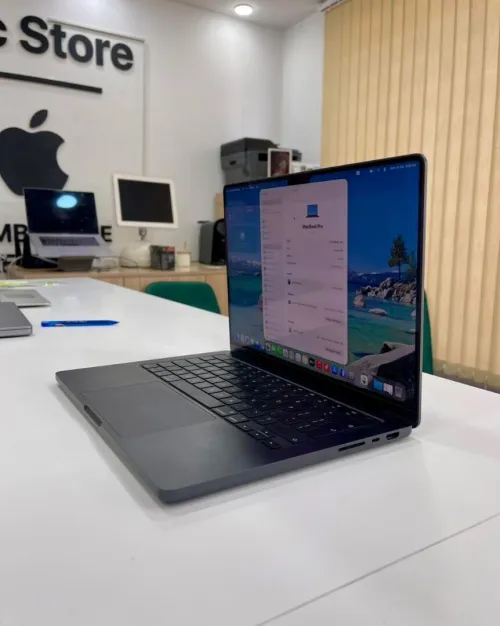 MacBook Pro M5