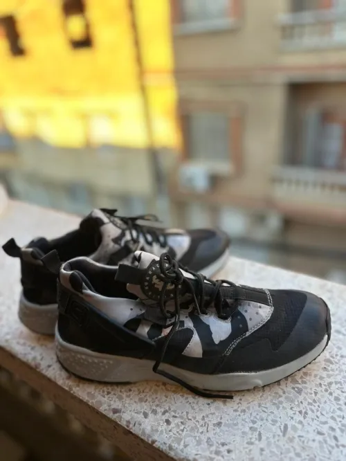 Baskettes +  Bottes Salomon حالة جيدة | Pointure 40 | السعر بالوصف | تواصل WhatsApp شاهد الصور