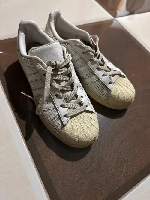Baskettes +  Bottes Salomon حالة جيدة | Pointure 40 | السعر بالوصف | تواصل WhatsApp شاهد الصور