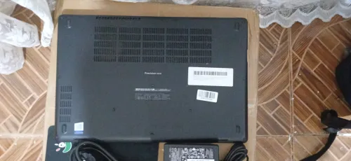 Dell Precision 3520, écran 15,6", CPU i7-6820HQ,GPU Quadro M620  256 SSD RAM 16GB