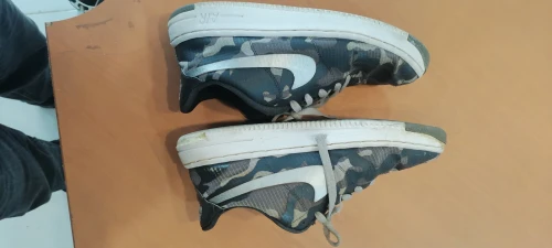 Baskettes +  Bottes Salomon حالة جيدة | Pointure 40 | السعر بالوصف | تواصل WhatsApp شاهد الصور