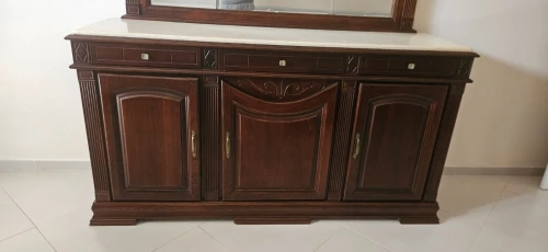Buffet classique en bois + grand miroir