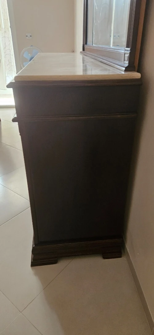 Buffet classique en bois + grand miroir