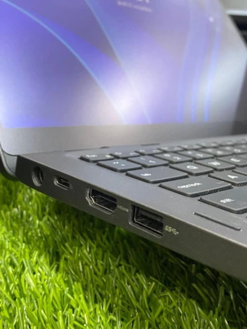 Dell latitude 5300 2in1 pc/ tablette i5 8eme génération ram 8go SSD 256Go tactile