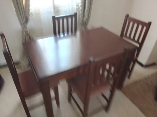 Une table très bonne occasion