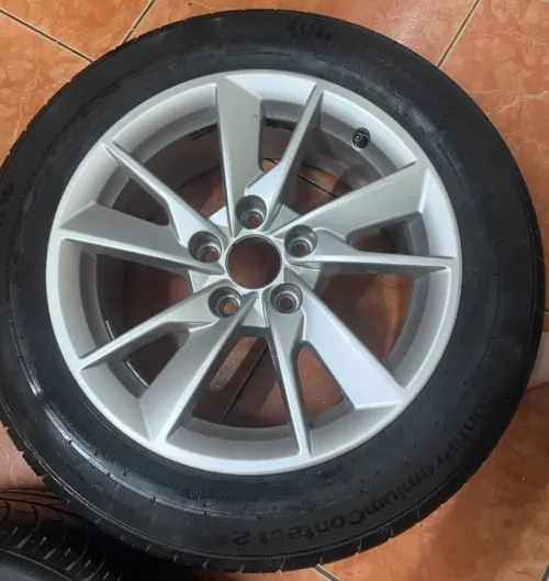 Pneu et jante neuf marque continental dimension 205/55 R16