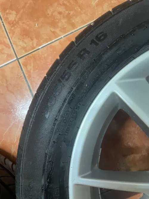 Pneu et jante neuf marque continental dimension 205/55 R16